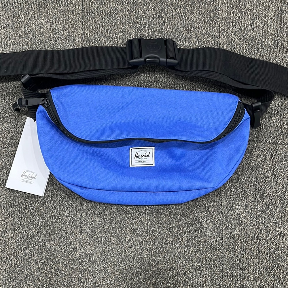 NWT Hershel fanny pack